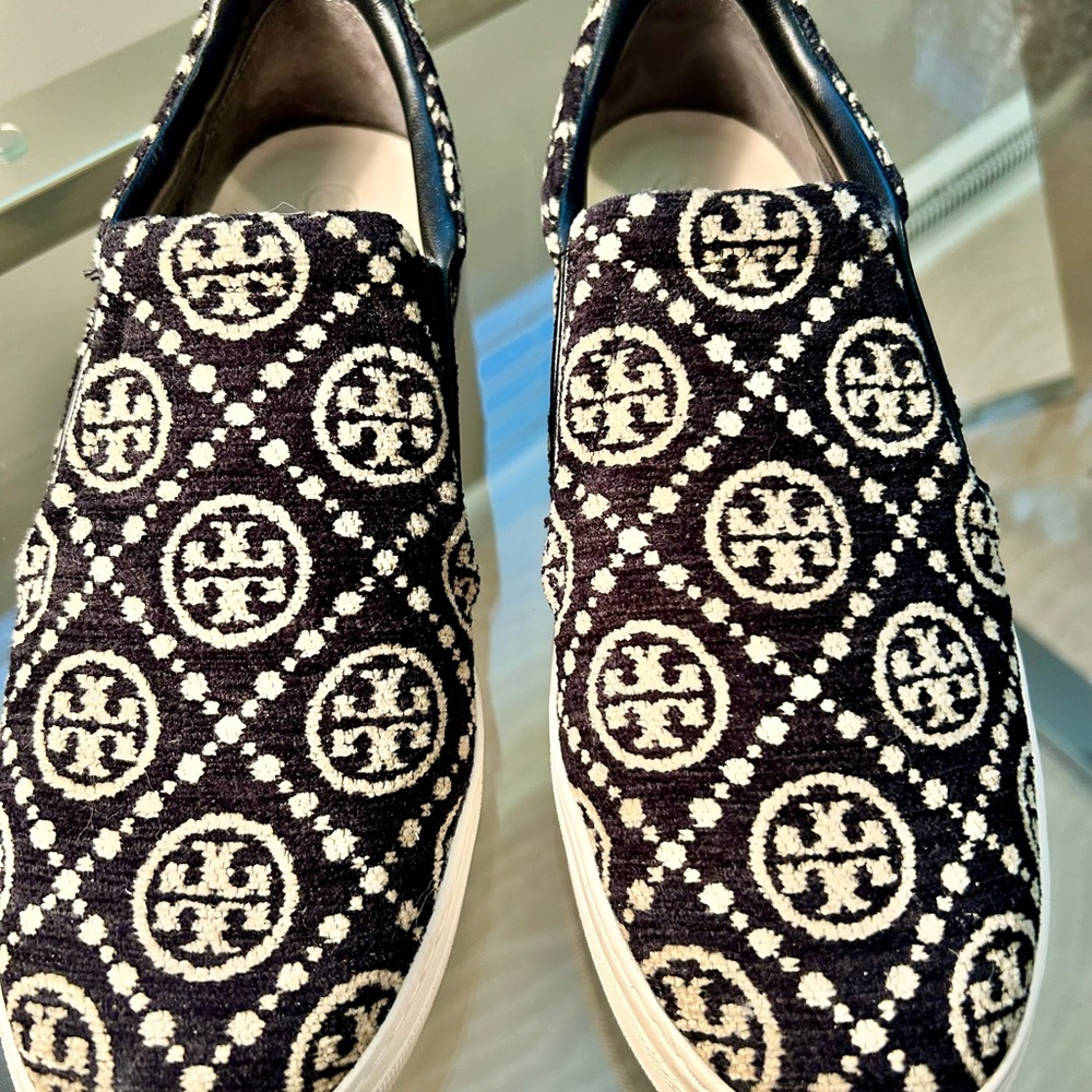 Tory Burch logo sneakers.